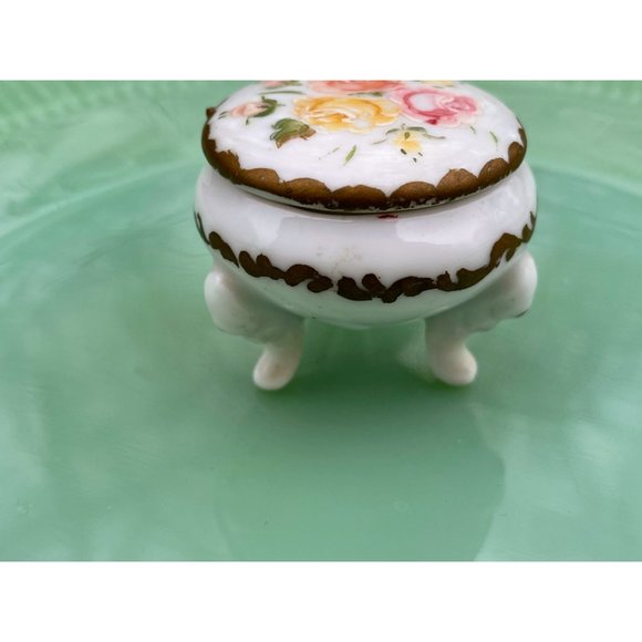 Vintage footed Porcelain Trinket box Hand painted roses - Picture 4 of 7